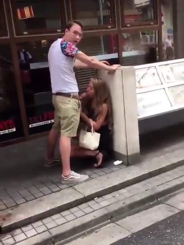 Blowjob vor dem Laden - nie gefühlt mehr mutig
